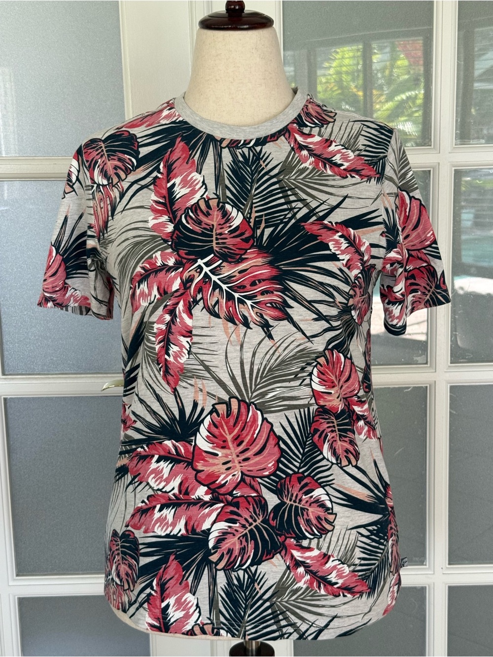 Free Planet Tropical Leaf Print Tee Size S